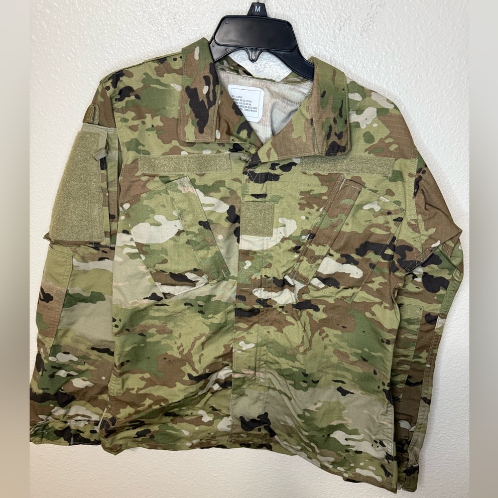 Women’s OCP Camouflage Military top size 33 long